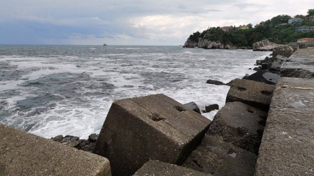 Yağmur sonrası Karadeniz’de dalga oluştu