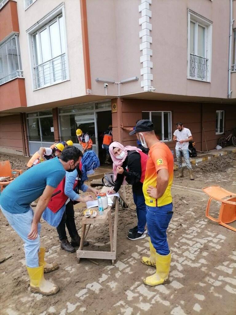 Bakan Yanık, Artvin’de yaşanan sel felaketinden etkilenen vatandaşlar için, 5 milyon TL kaynak aktarımının yapılacağını duyurdu