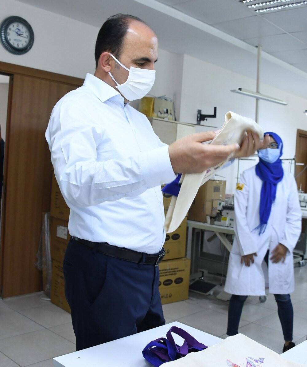 Başkan Altay KOMEK’te üretim yapan kursiyerlerle buluştu