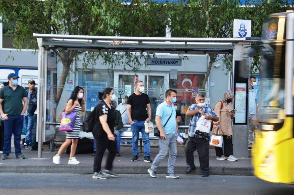 Bayram bitti mesai başladı, Megakent trafikle güne uyandı