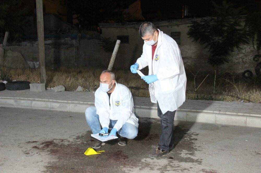 Düğün salonu önünde bıçaklı saldırı