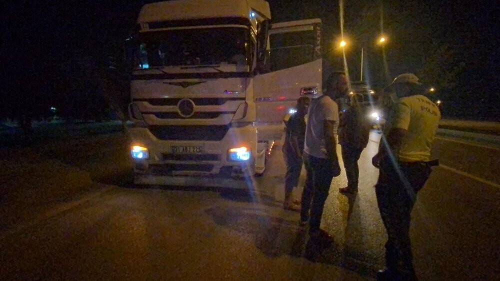 Gaz pedalı takılı kalan TIR dehşet saçtı; 1 ölü