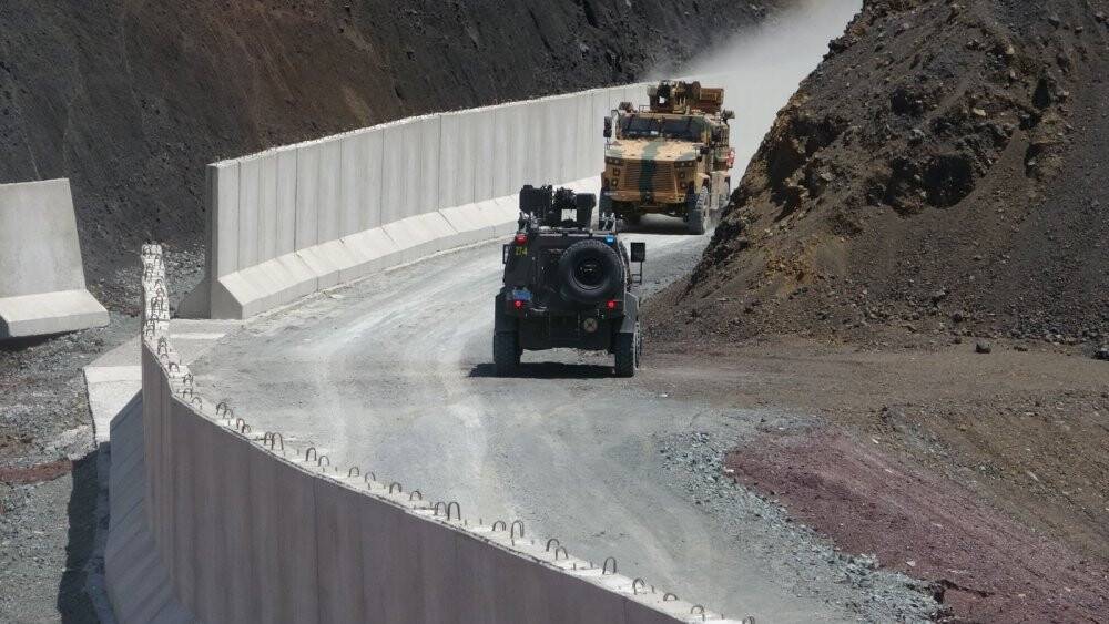 Sınır hattının tamamına duvar örülecek