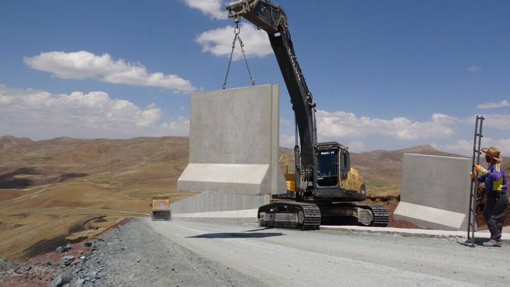 Sınır hattının tamamına duvar örülecek