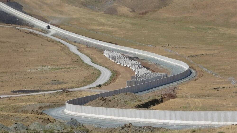 Sınır hattının tamamına duvar örülecek