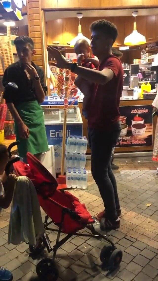 Bebeğini dondurmacıda unuttu, yarım saat sonra aramaya geldi
