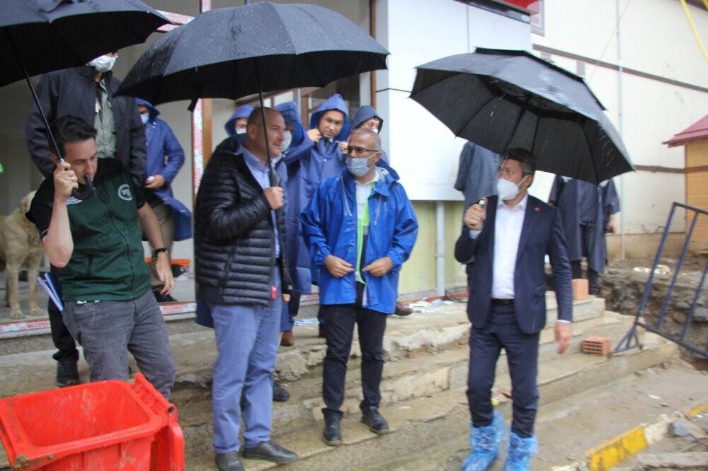 İçişleri Bakanı Süleyman Soylu Güneysu’daki afet bölgesinde incelemelerde bulundu