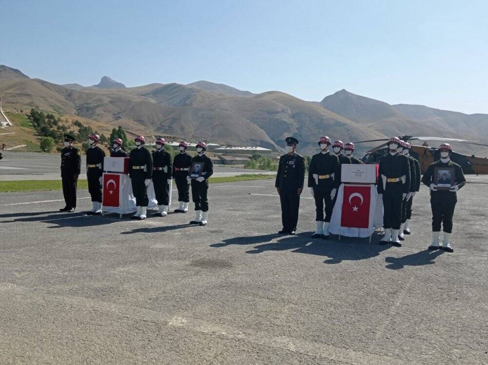 Şehit askerler için uğurlama töreni