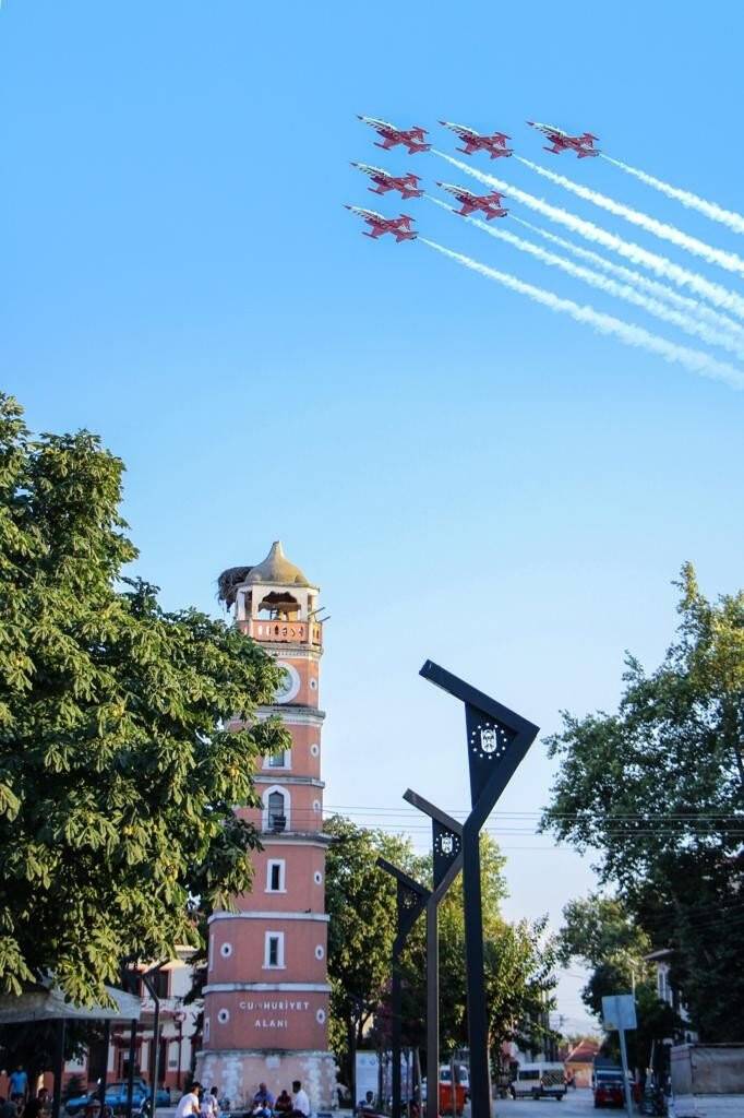 'Türk Yıldızları' Koyunhisar Zaferi için havalandı