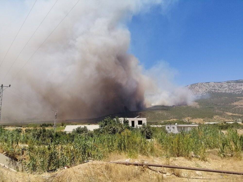 Silifke’deki orman yangını büyüyor