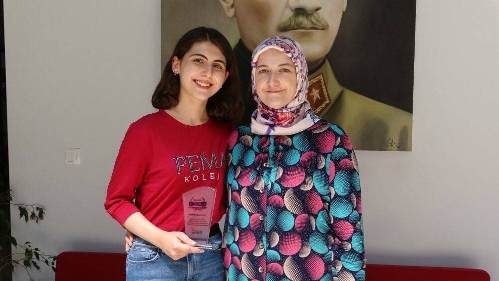 YKS’de AYT eşit ağırlık Türkiye birincisi olan Melike başarısının sırrını anlattı