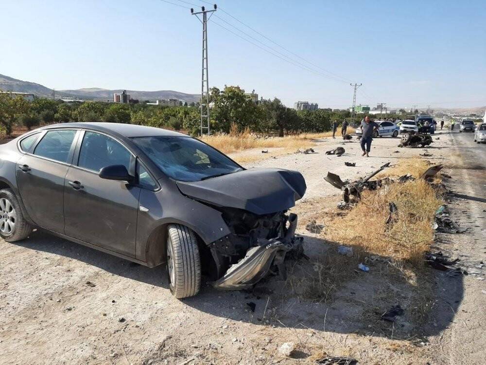 Karayolu savaş alanına döndü: 4 yaralı