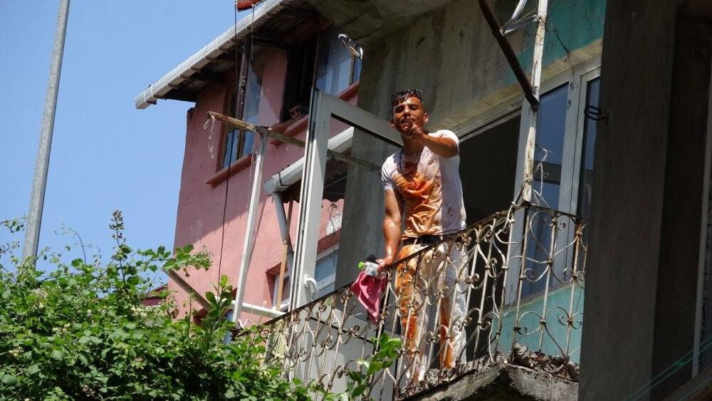 Balkondan atladı, “Ölmedim” diye bağırdı