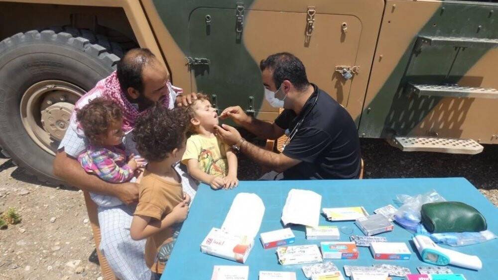 Barış Pınarı Harekat Bölgesine Mehmetçikten yardım eli