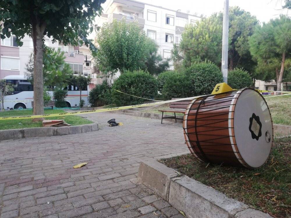 İzmir’de parkı kana buladılar: 1 ölü, 3 yaralı
