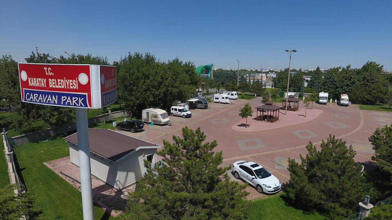 karatay-karavan-parkinda-2.jpg