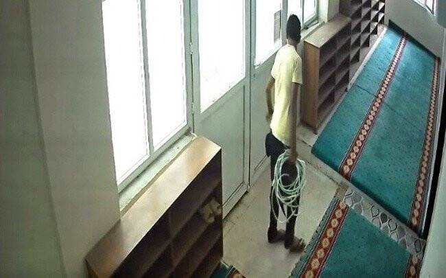 Camide hırsızlık: Klima kablolarını çaldı