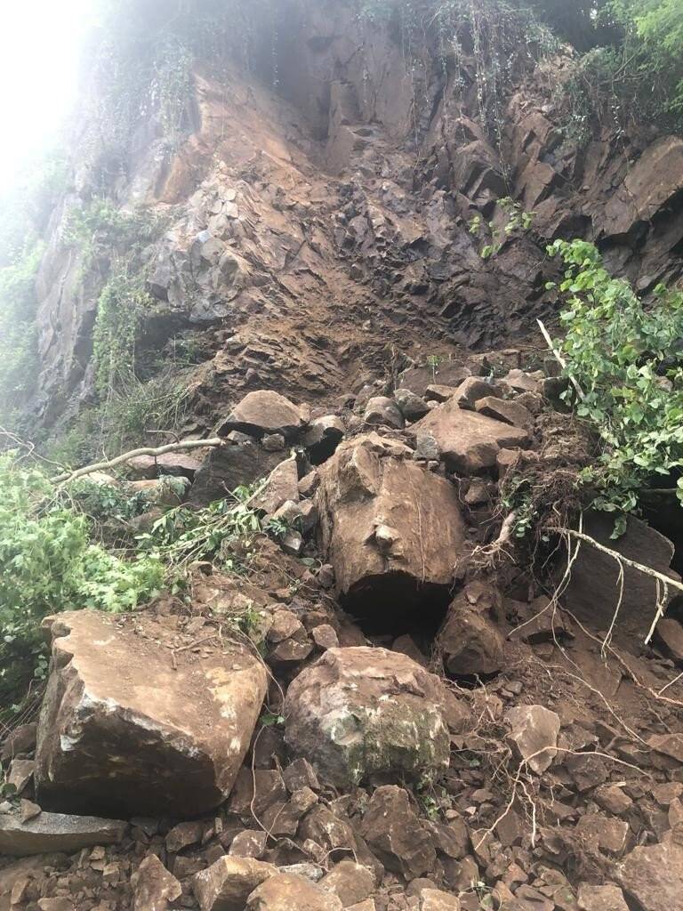 Giresun’da heyelan nedeniyle karayolu ulaşıma kapandı