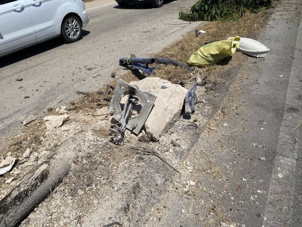 Kontrolden çıkan kamyon ortalığı savaş alanına çevirdi