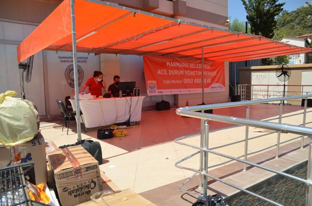 Marmaris’te yardım toplama merkezleri kuruldu
