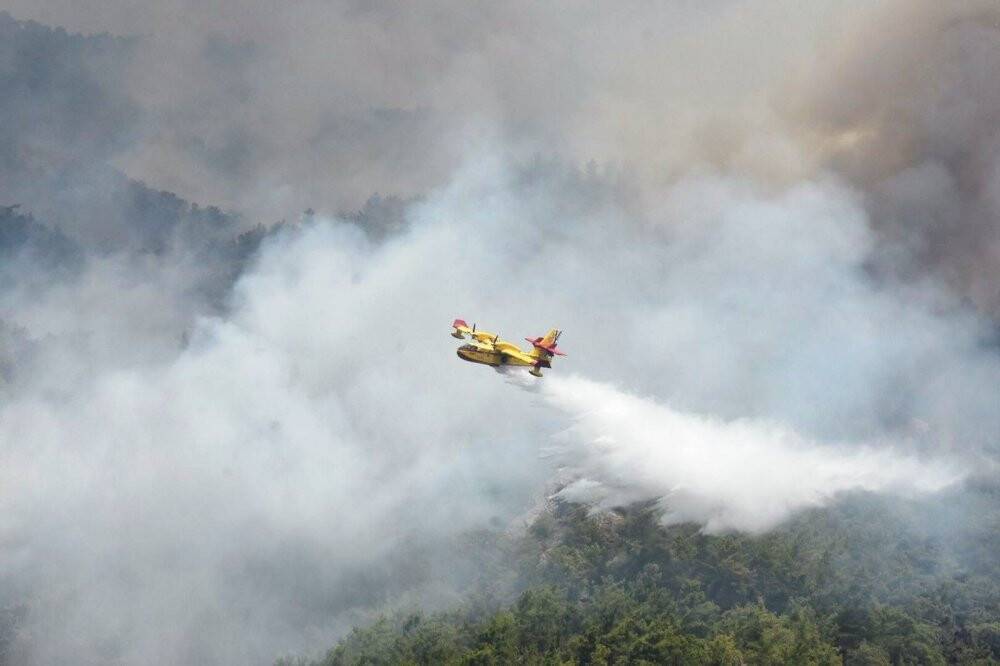 Uçakların biri gidip, biri geliyor