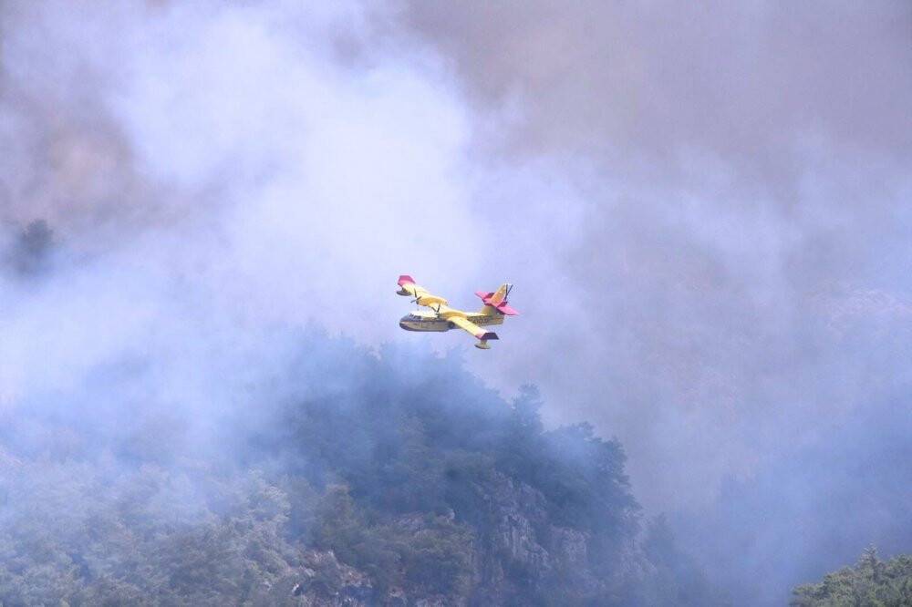 Uçakların biri gidip, biri geliyor