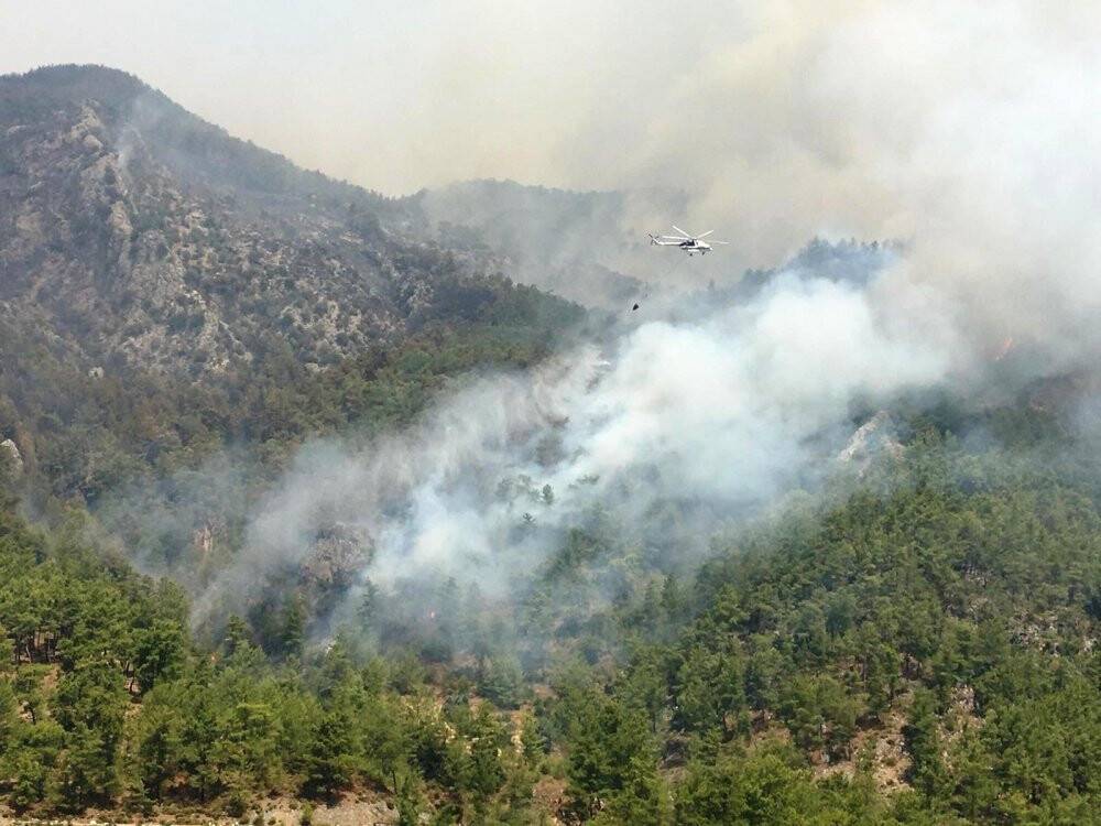 Uçakların biri gidip, biri geliyor