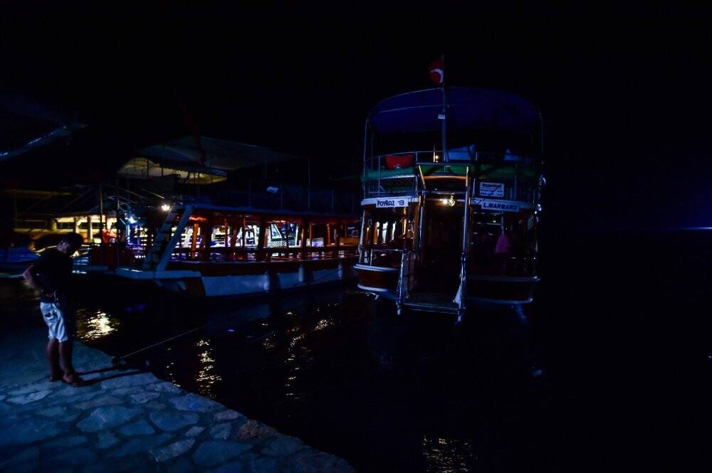 Akyaka’da aileler termik santralin çevresinden tahliye edilenleri bekliyor