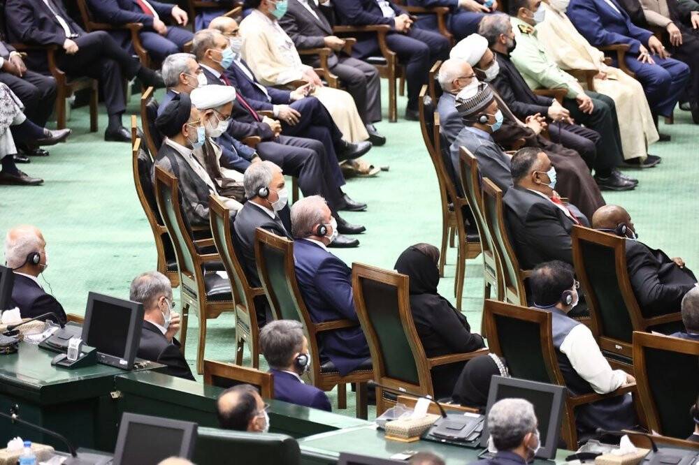 İran’ın yeni Cumhurbaşkanı İbrahim Reisi, resmen görevine başladı