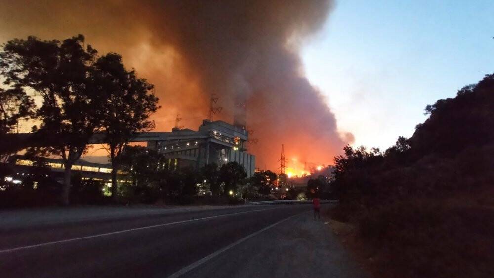 Muğla’da yangın termik santrale sıçradı, 10 mahalle tahliye edildi