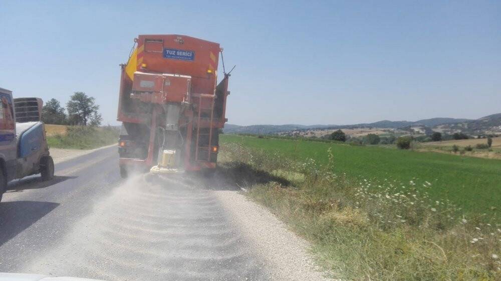 Sıcaklardan asfalt eridi