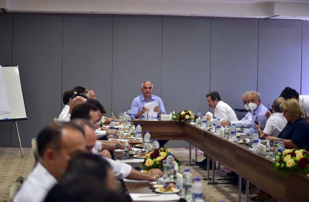 Bakan Ersoy: El birliğiyle yeni bir Marmaris hikayesi yazacağız