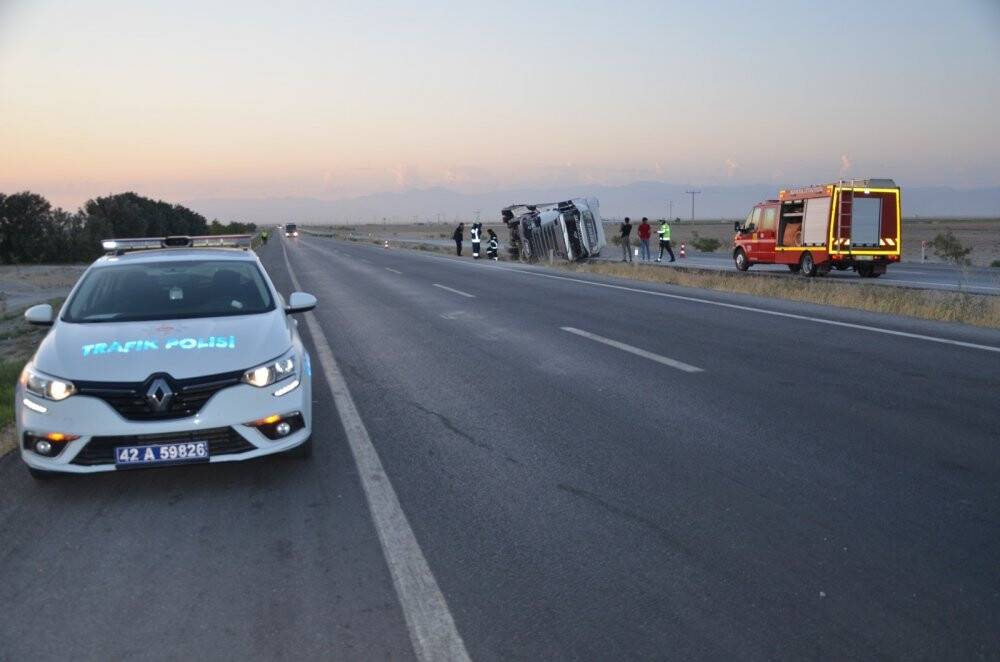 Konya'da kaza! İplik yüklü tır devrildi