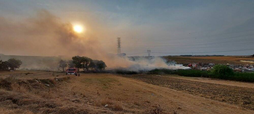 Silivri’de çöplük alanda yangın