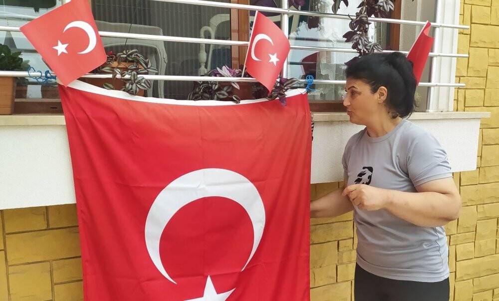 Annesi ve ikiz kardeşi Busenaz’ın olimpiyat şampiyonluğuna giden yolda verdiği mücadeleyi anlattı