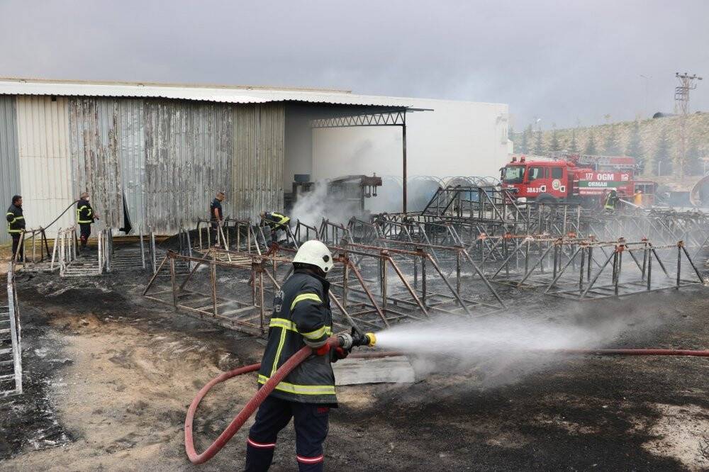 Boru fabrikasında yangın