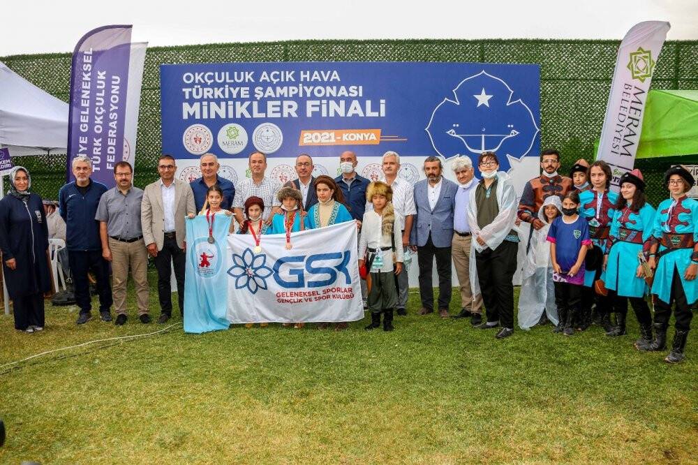 Türkiye’nin dört bir yanından okçular Meram’da ter döktü