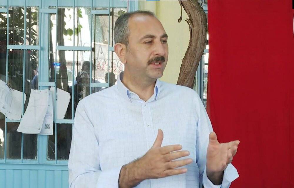 Adalet Bakanı Gül: “Yanan alanlara tek bir çivi çakılmasına izin vermeyeceğiz”