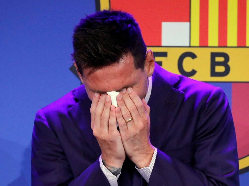 Lionel Messi, Barcelona’ya göz yaşlarıyla veda etti
