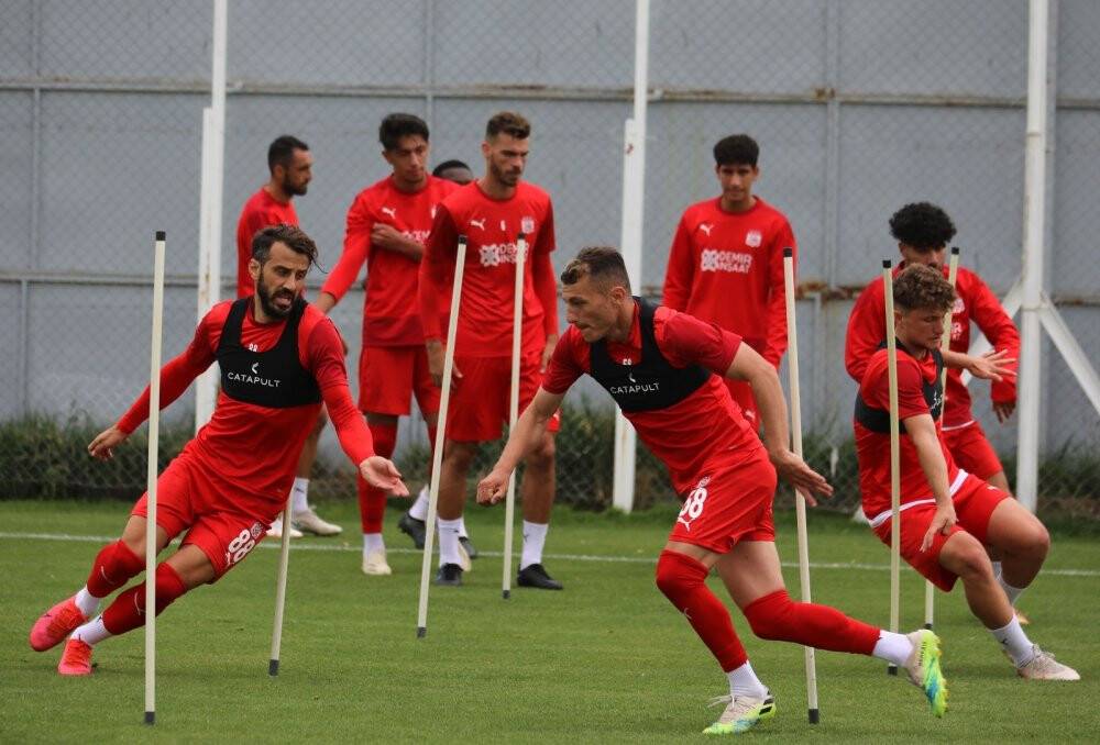 Sivasspor’da Dinamo Batumi mesaisi sürüyor