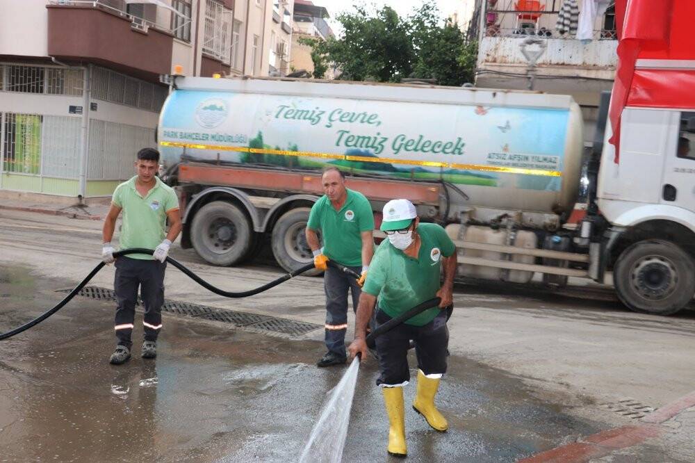 Toroslar’da sağanak yağış sonrası yaralar sarılıyor