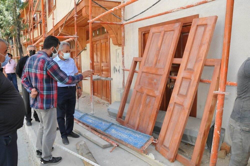 Akşehir İmaret Sokak’taki Evler Can Buluyor