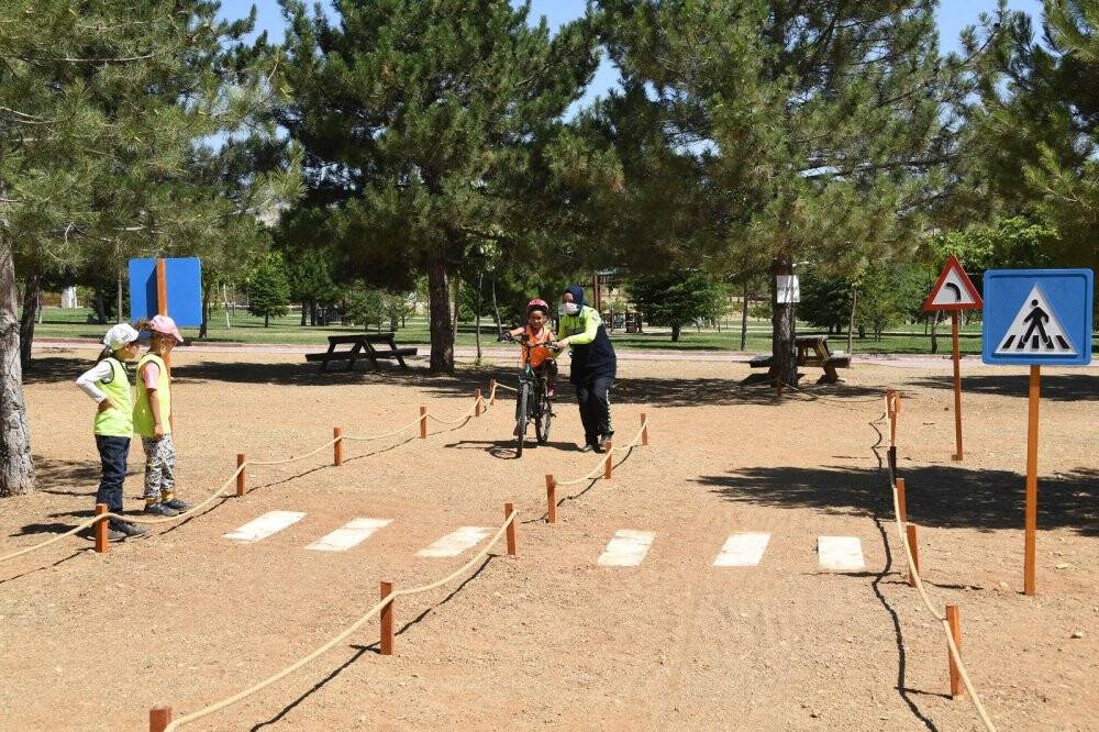 Genç KOMEK öğrencileri yaz kamplarında deneyim kazanıyor