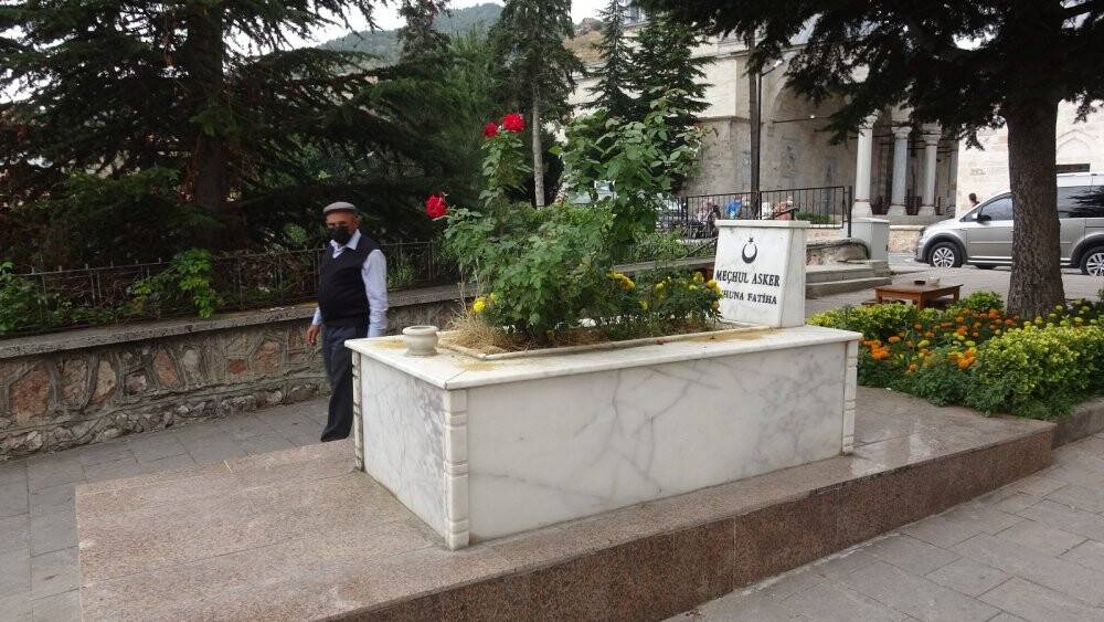 Kent merkezindeki ’Meçhul Asker’ mezarı dikkat çekiyor