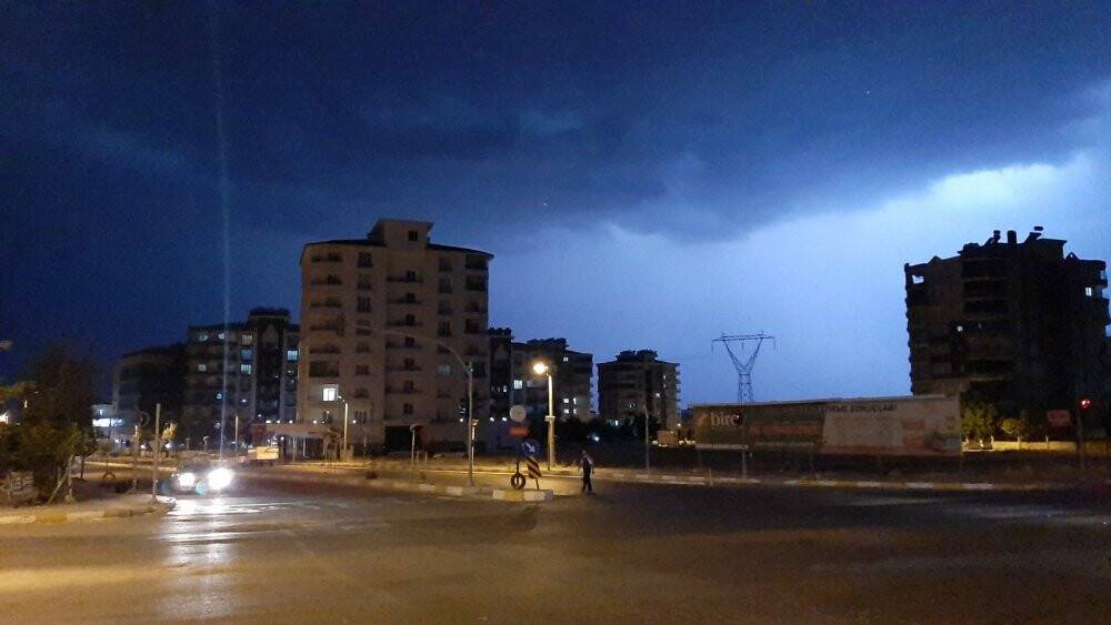 Yıldırım yangına neden oldu