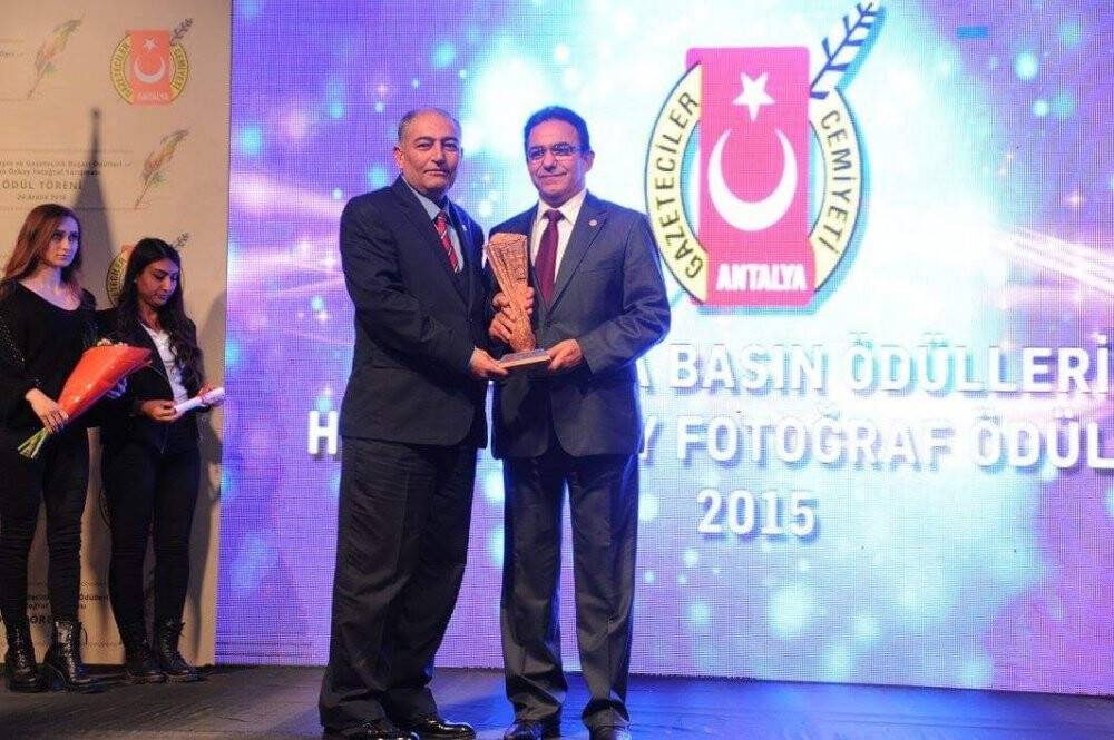 Gazeteci evinde ölü bulundu