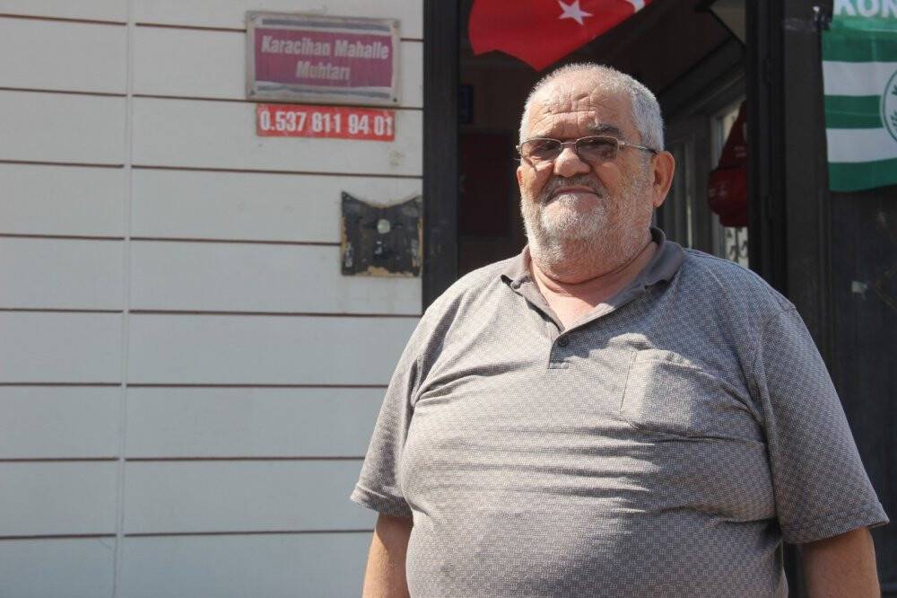 Konya'da bu mahallenin muhtarı 33 yıldır bisikletiyle her gün sokak sokak dolaşıyor