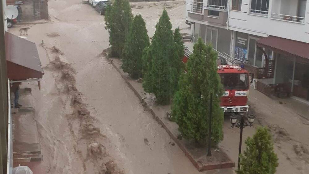 Sel hayatı tamamen durdurdu