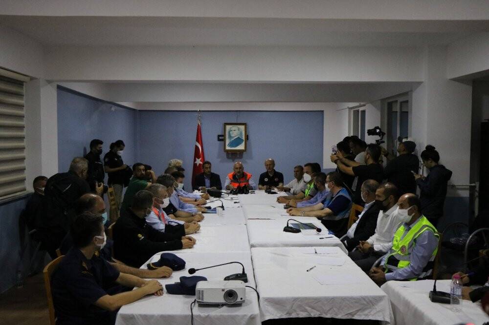 Bakan Karaismailoğlu: Ayancık’ta maalesef 2 vatandaşımız vefat etti