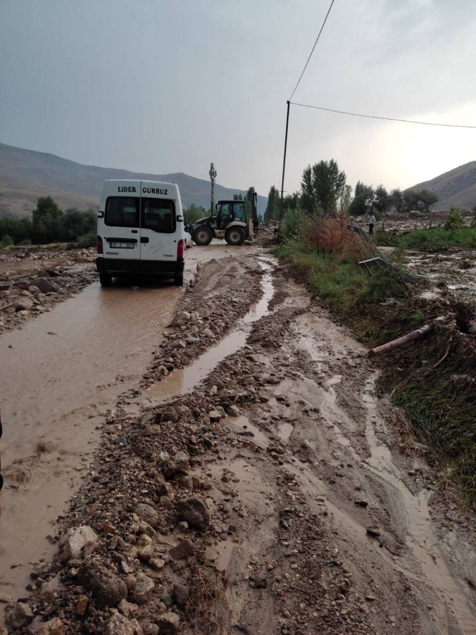 Malatya’da taşan dere sele neden oldu